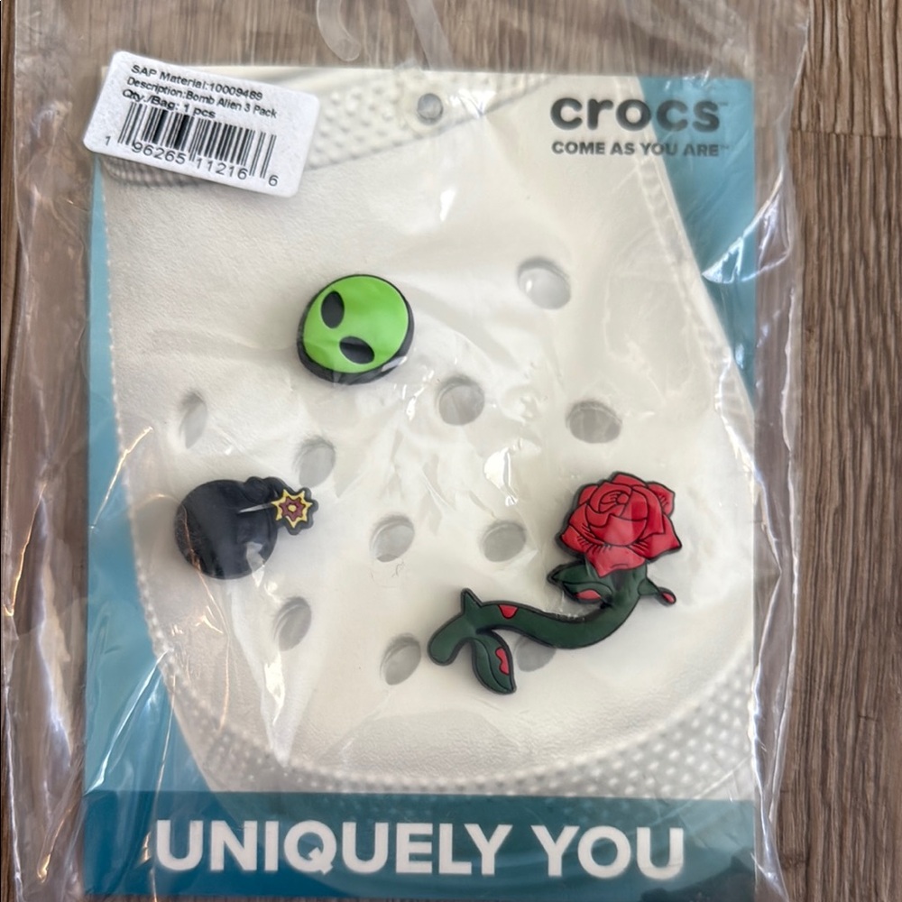 🧡 15 items for $20🧡 CROCS Jibbitz Charm set|alien/rose